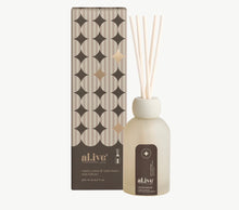 Load image into Gallery viewer, Reed Diffuser - Vanilla Cream And Tonka Bean