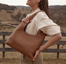 Load image into Gallery viewer, Solstice Bag - Camel
