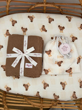 Load image into Gallery viewer, BUNDLE &amp; SAVE (Bassinet sheet + Blanket, your choice of colour) ✨ save 15% ✨
