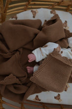 Load image into Gallery viewer, Knitted blanket - latte
