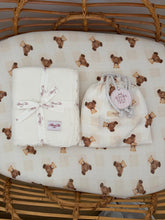 Load image into Gallery viewer, BUNDLE &amp; SAVE (Bassinet sheet + Blanket, your choice of colour) ✨ save 15% ✨
