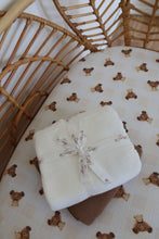Load image into Gallery viewer, Knitted blanket - snowflake
